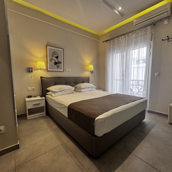 Athens Stay 15 Comfortable Hotel-Style Room with Balcony in Athens Center